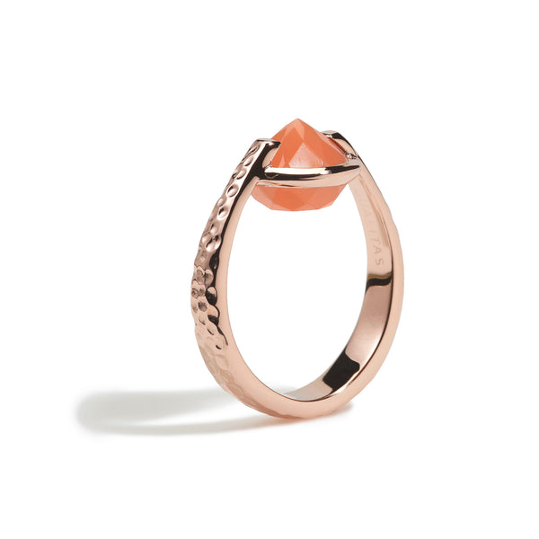 Calm - 6 Ct Peach Moonstone Hammered Rose Gold Ring