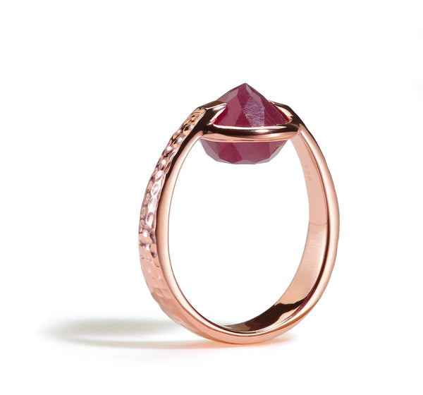 Confidence - 6 Ct Ruby Hammered Rose Gold Ring